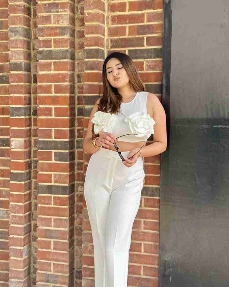 Anushka-Hotel-Call-Bangalore