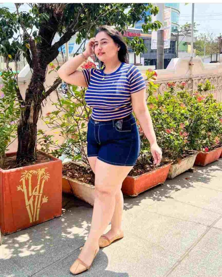 Shilpi Housewife Call girl Bangalore